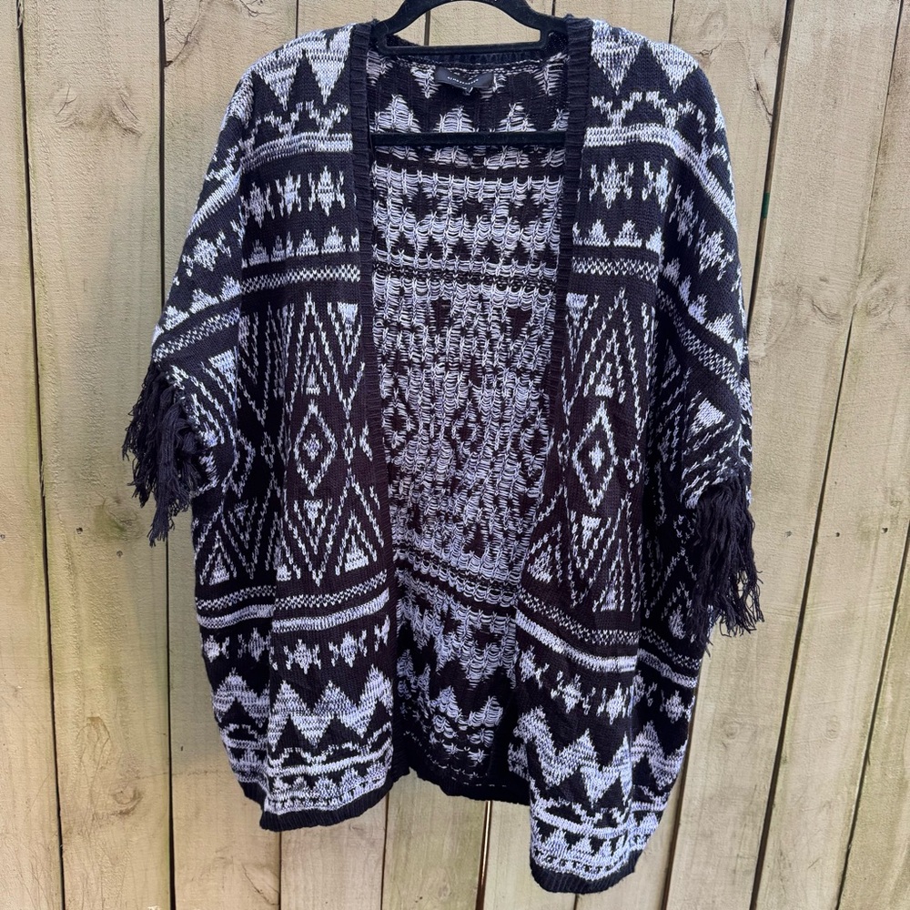 Atmosphere Geometric Black and Gray Women's Poncho